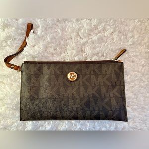 Michael Kors jet Set Large Wristlet with MK print